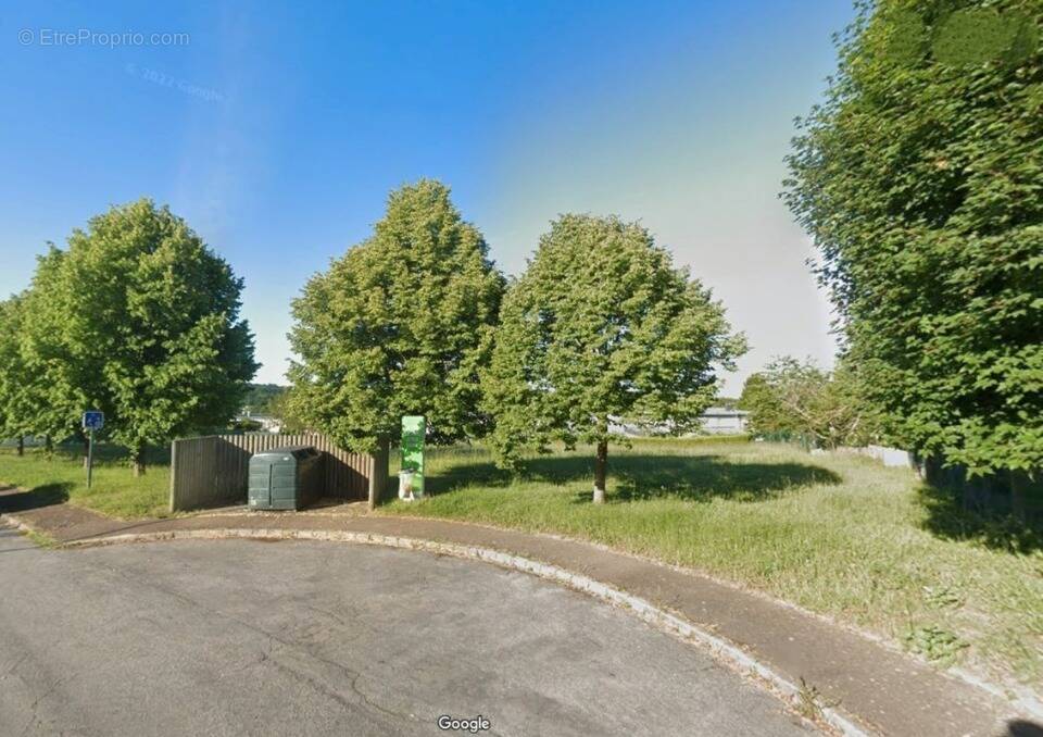 Terrain à MENUCOURT