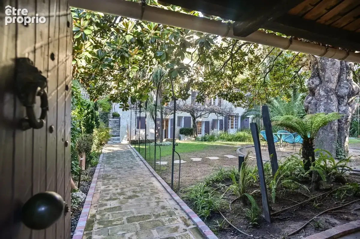 CANNES - Propriété située dans le quartier Californie - Piscine - photo 32