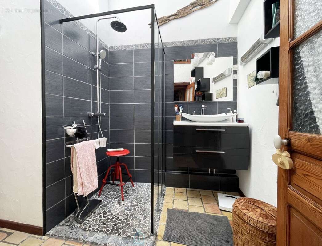Jolie maison de village avec un jardin de 810 m² et 1 390 m² de bois - photo 12