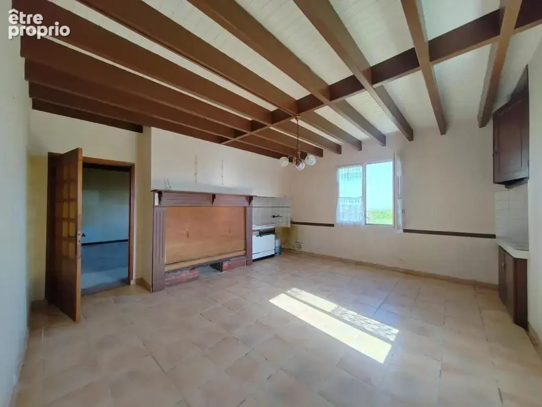 Située à MIRAMONT LATOUR, maison à rénover avec vue panoramique - photo 11