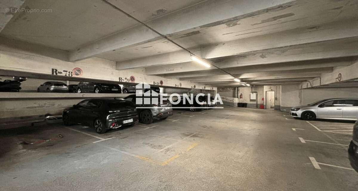 Parking à PARIS-15E