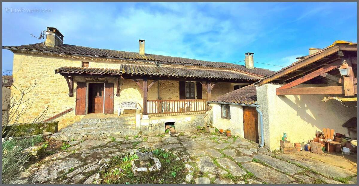 Photo 1 - Maison à CUZORN