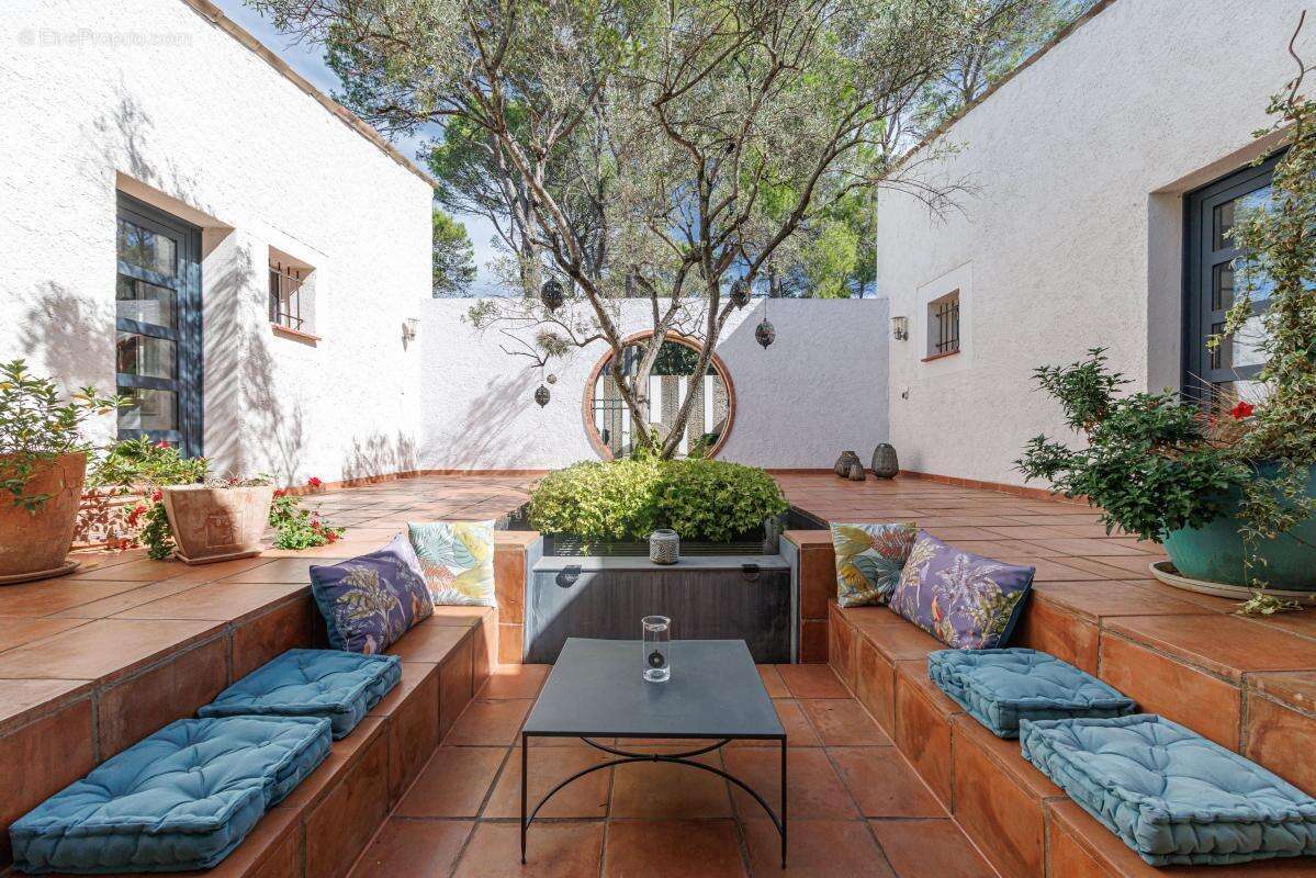 Maison à PUGET-SUR-ARGENS