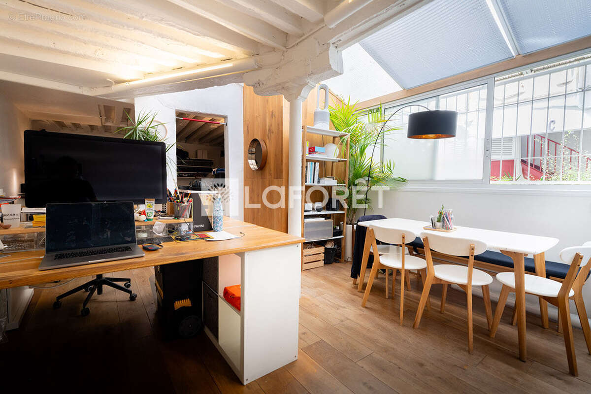 Commerce à PARIS-11E