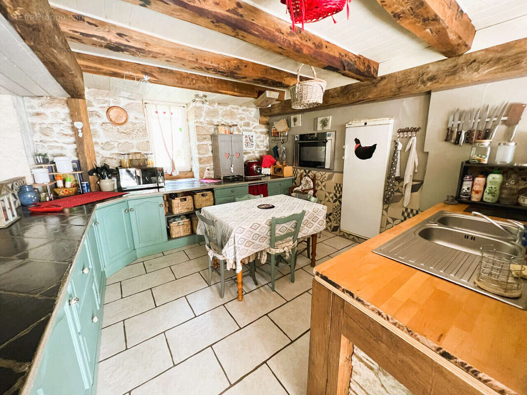 Maison à SAINT-MARTIAL-DE-GIMEL