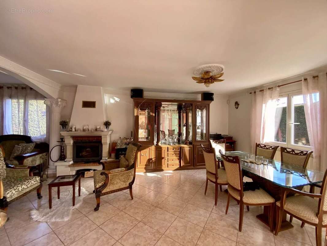 Maison à CHATEAUNEUF-LE-ROUGE