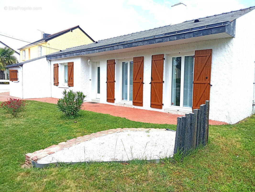 Maison à SAINT-HERBLON