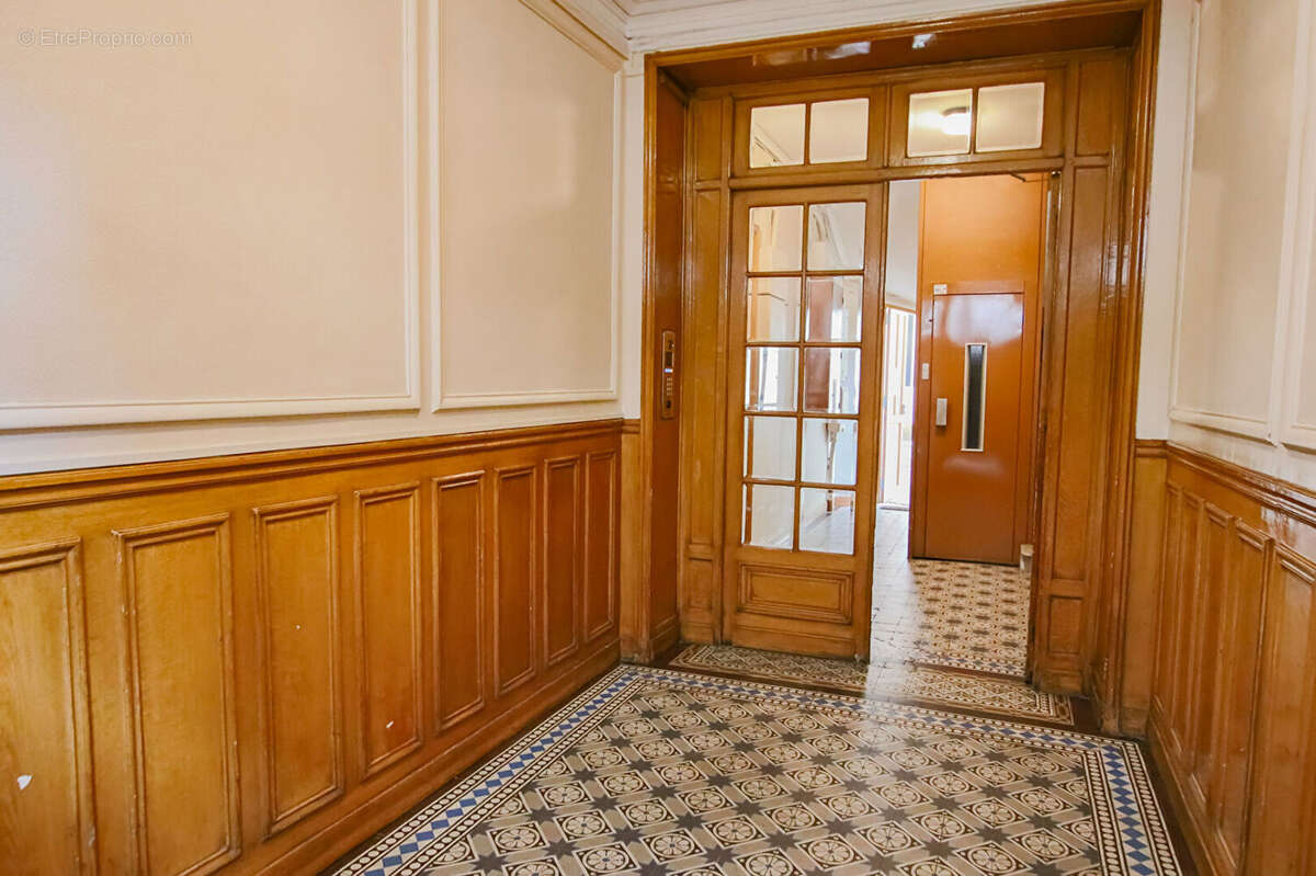 Appartement à PARIS-16E