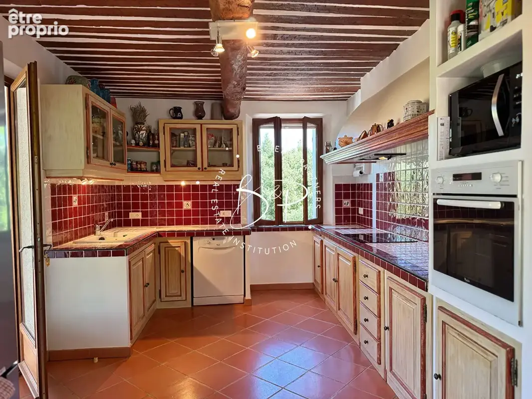 CARCES à VENDRE Bastide et bergerie en pierre au coeur d'un hameau provençal  4 chambres piscine garage sur  3300 m² de terrain  - photo 10