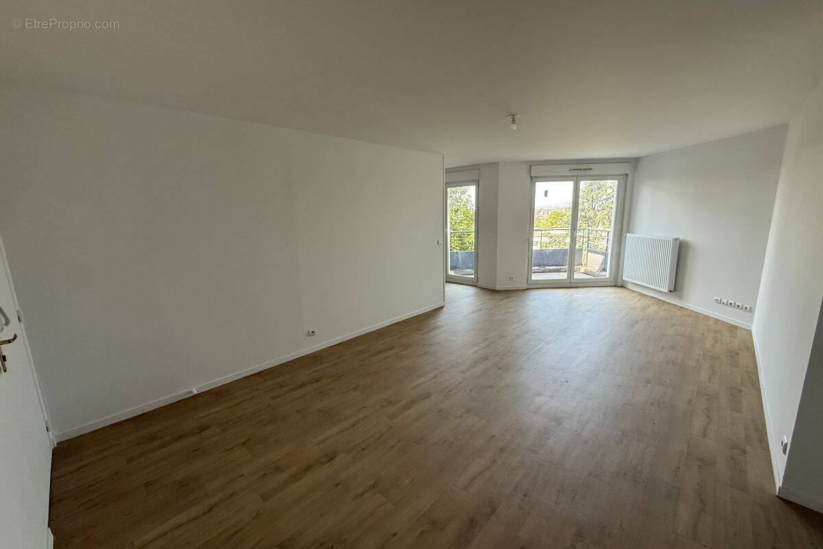 T3 de 71.71 m² à Saint-Priest, Carré Rostand au prix de vente de 146 600 € - photo 1
