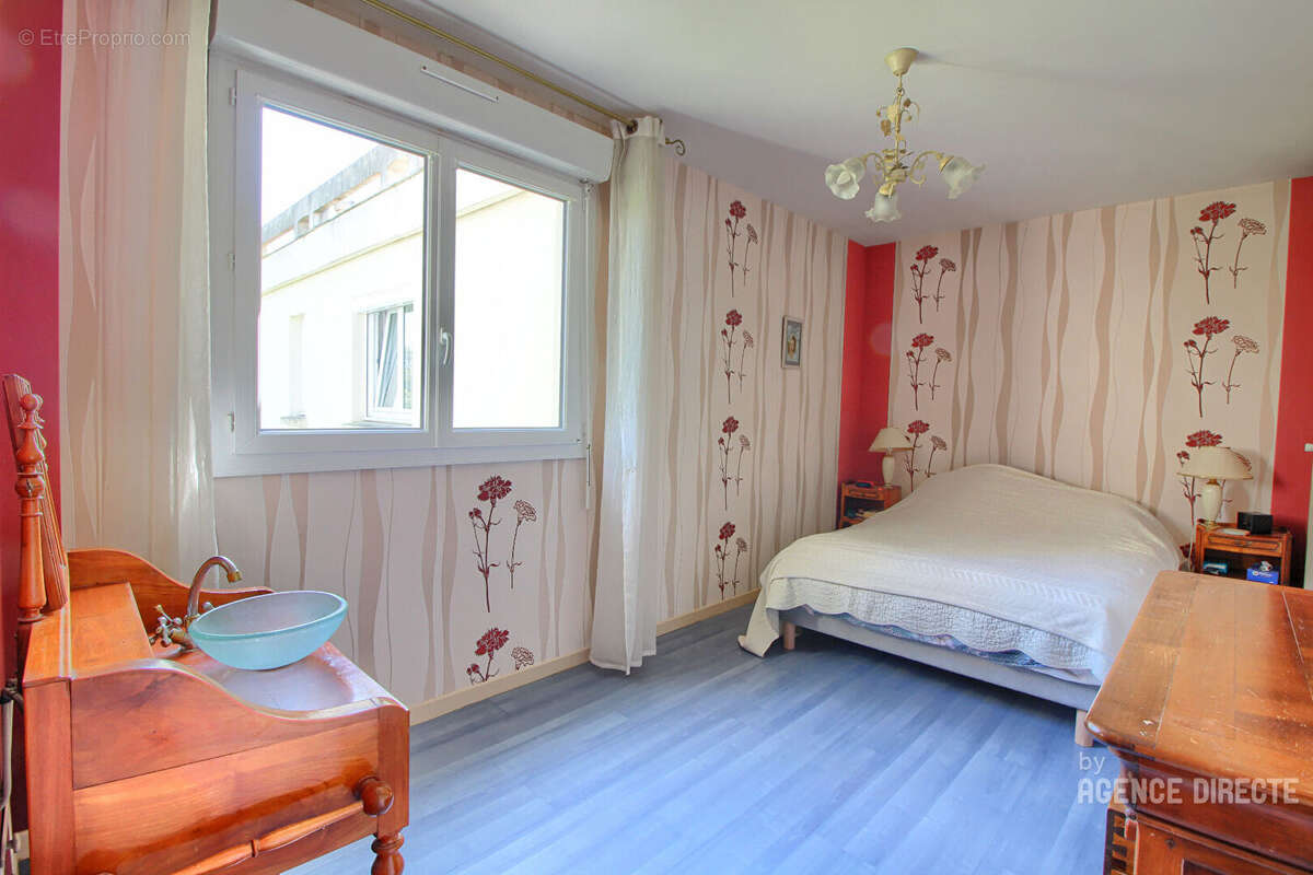 Appartement Rennes T6 - 102 m2 - Dernier étage avec balcon - cave et place de parking ! - photo 11