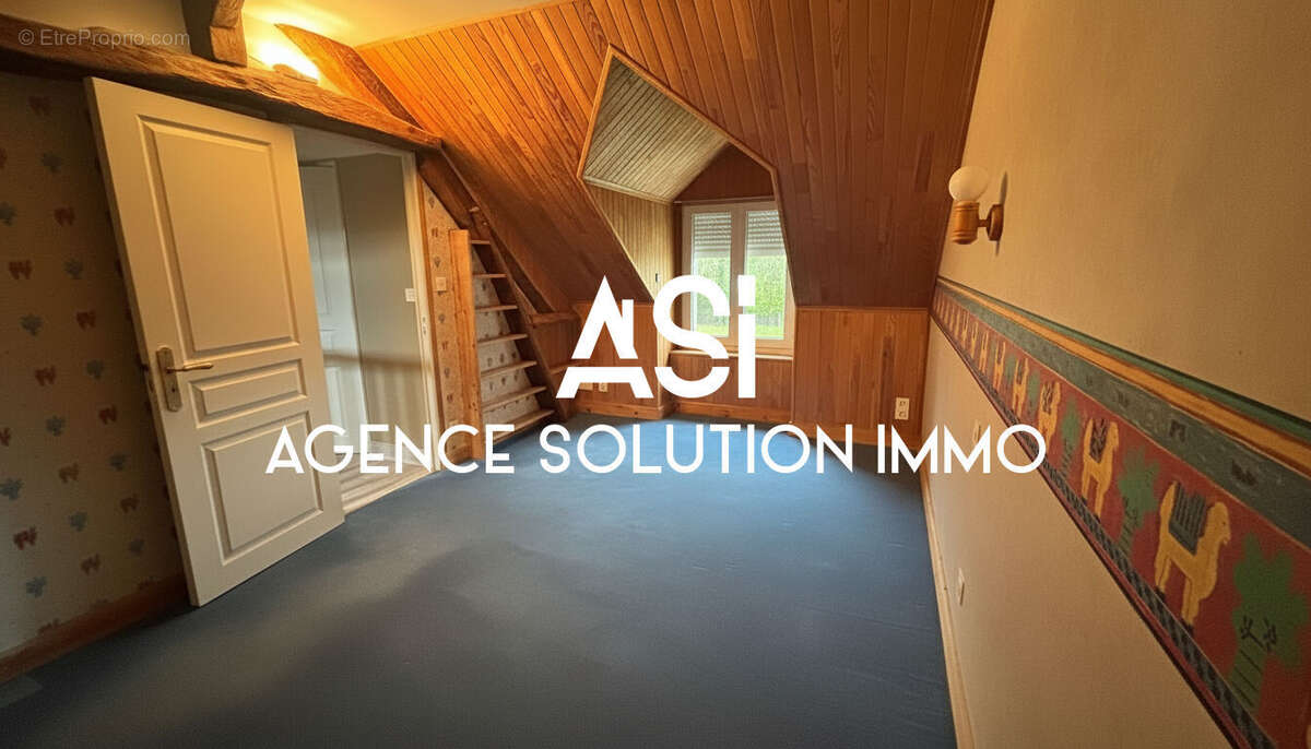 Maison à AMBRIERES-LES-VALLEES