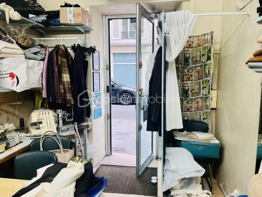 Commerce à PARIS-9E