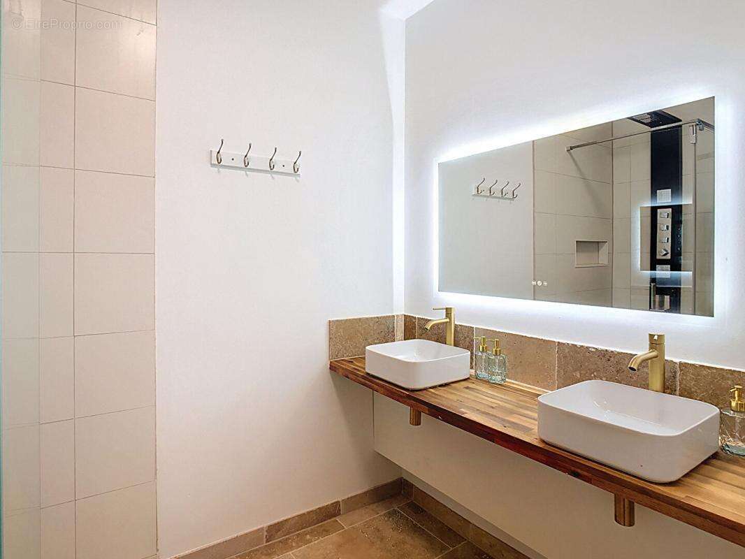 Maison à BEYNAC-ET-CAZENAC