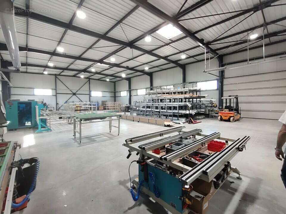 Autre à VAULX-MILIEU