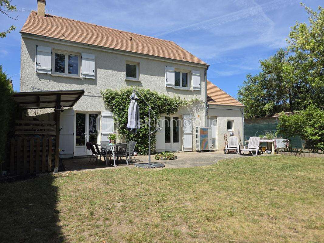 Maison à MONTCOURT-FROMONVILLE