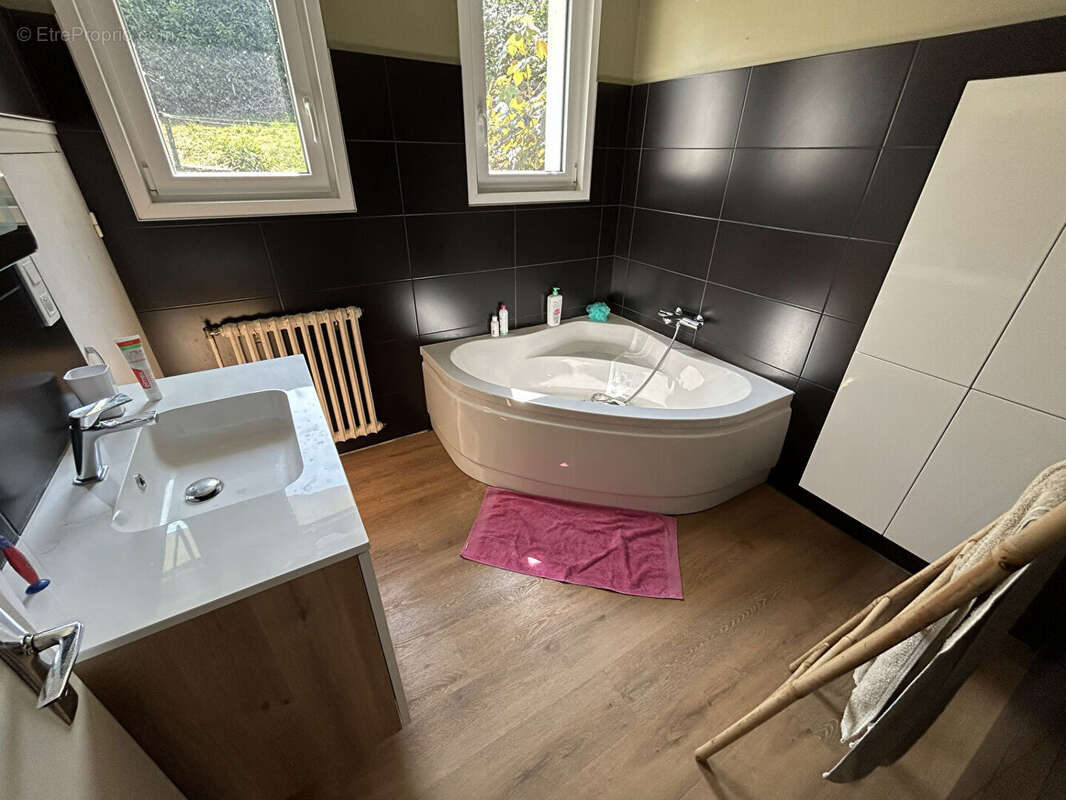 Élégante propriété familiale avec parc paysager, piscine et prestations haut de gamme - Quimper - photo 11