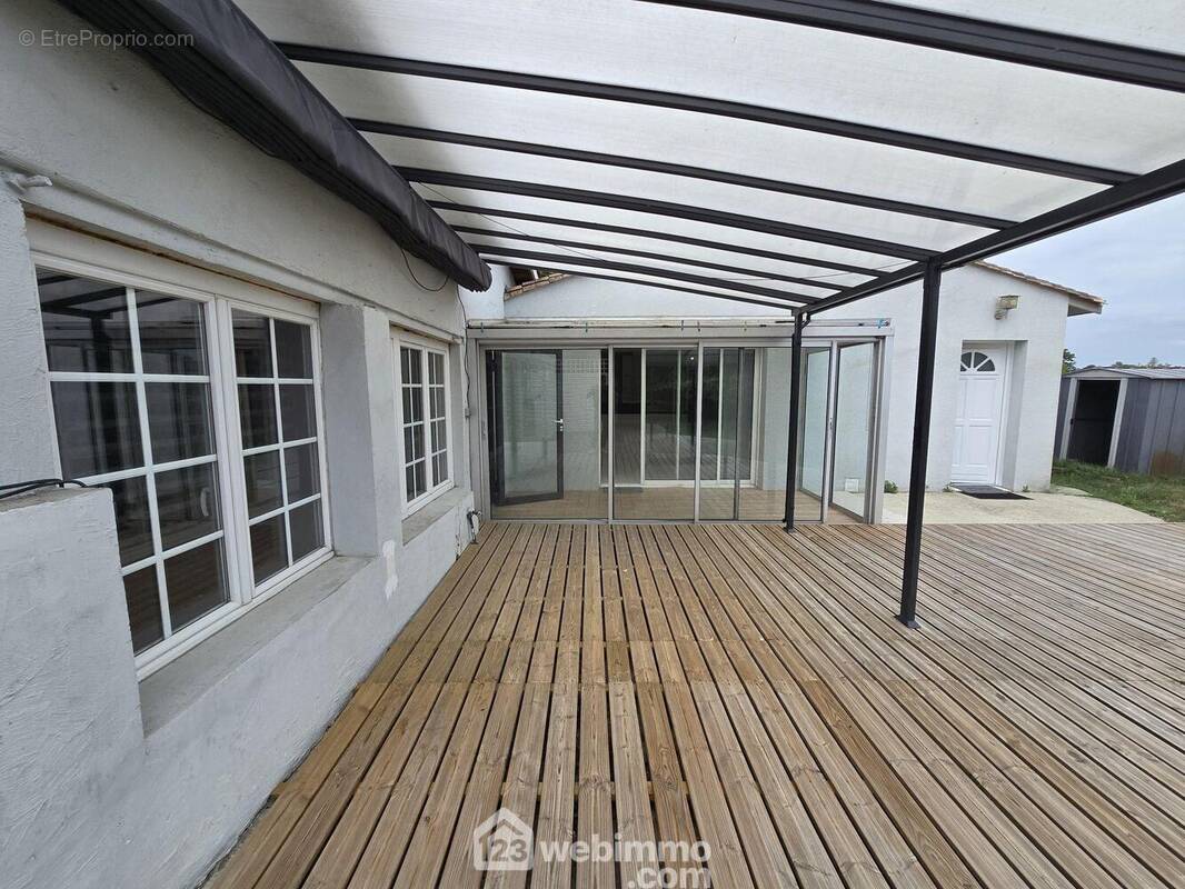 Jolie terrasse en bois