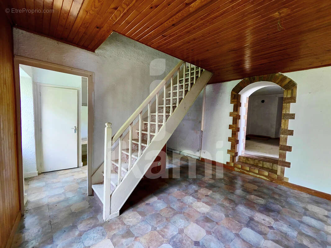 Habitation principale avec revenus locatifs possibles   327 m2 à fort potentiel - photo 9