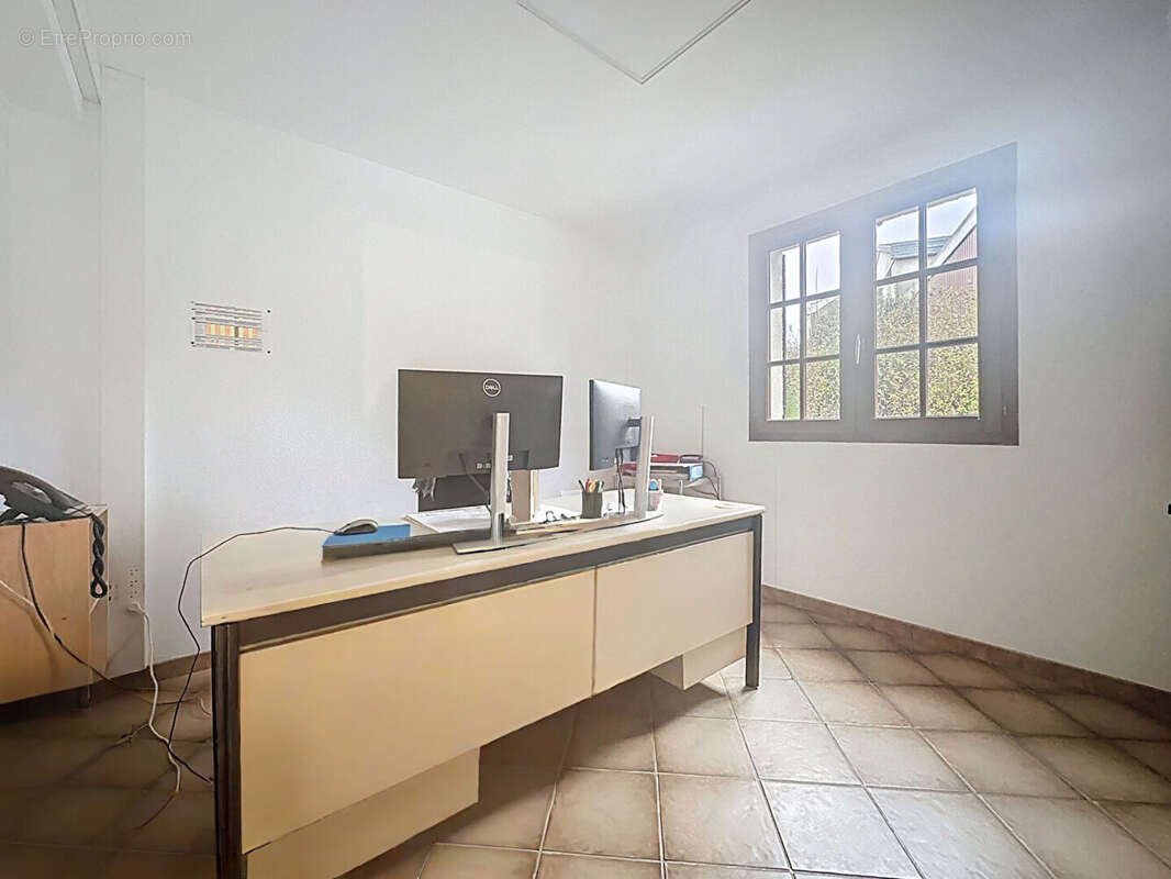 Local d'activité / habitation- Mareuil Les Meaux 108 m2 - photo 6
