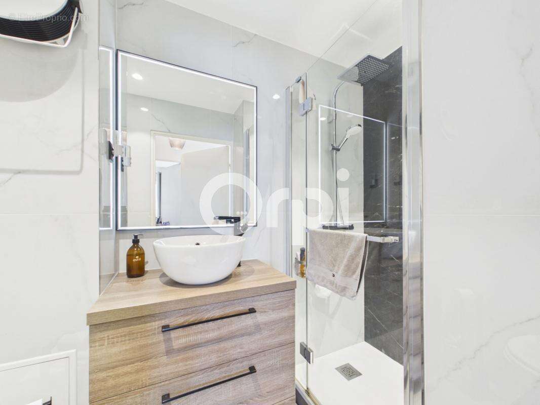 Appartement à MANDELIEU-LA-NAPOULE