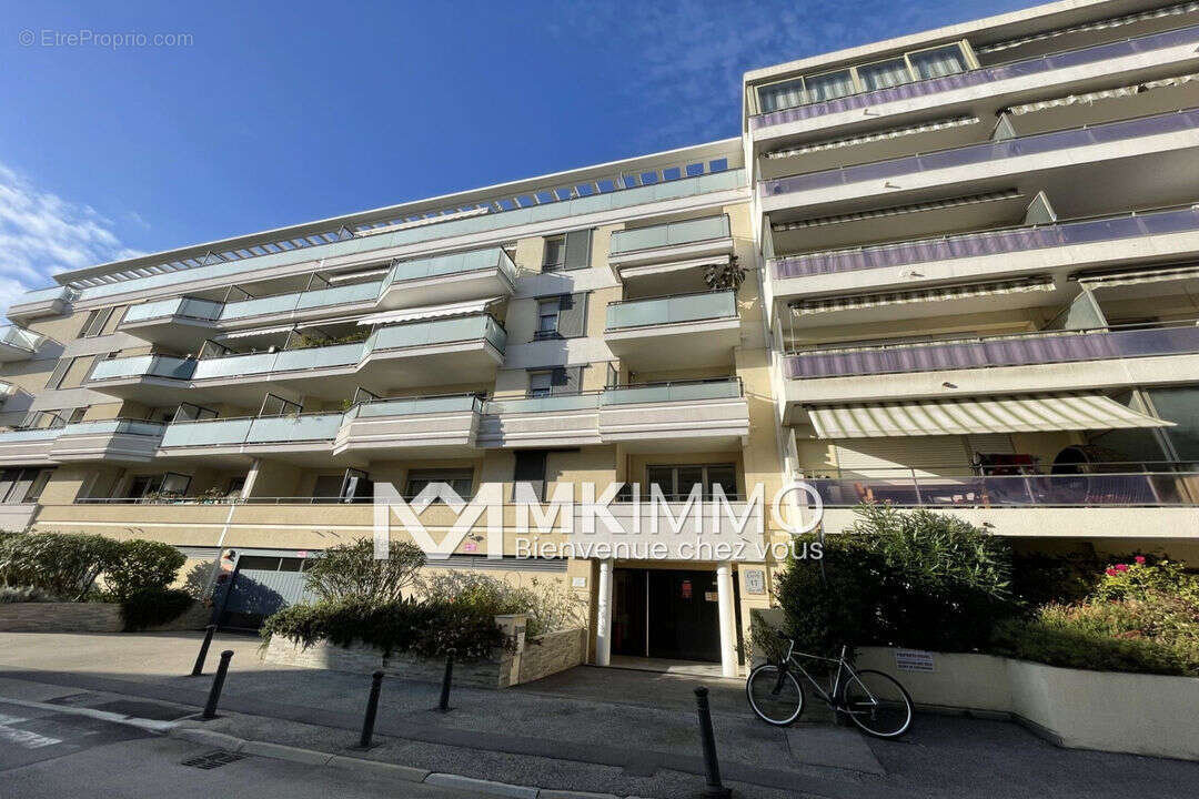Appartement à SAINT-LAURENT-DU-VAR