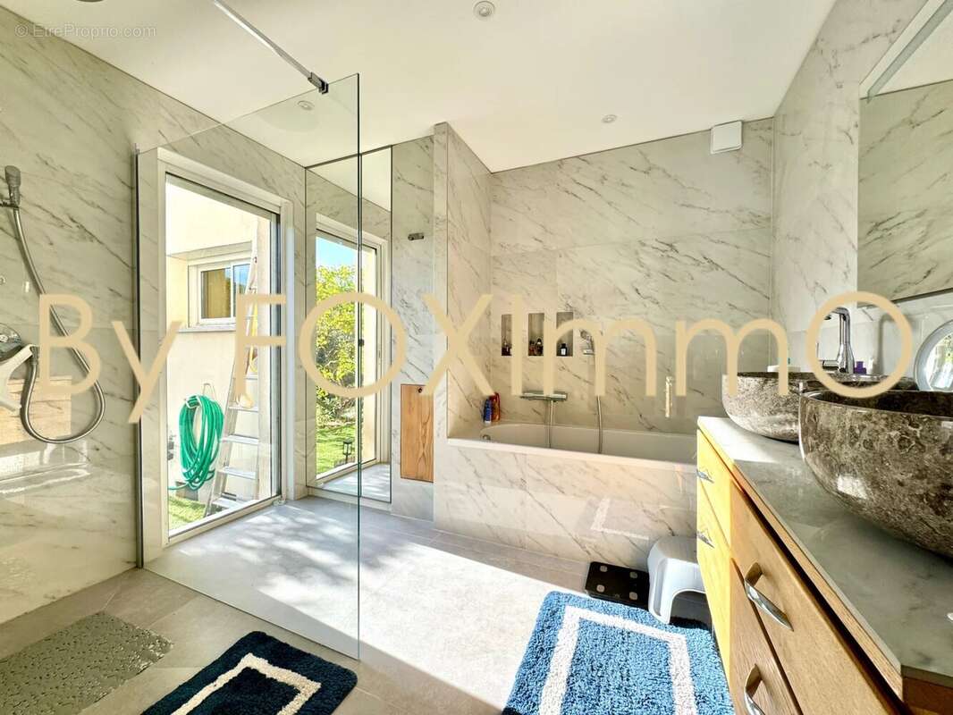 Maison à SAINT-LAURENT-DU-VAR