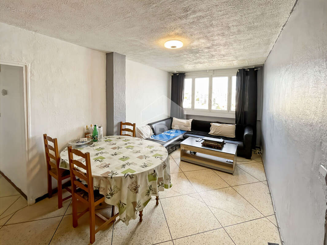 Appartement à MARSEILLE-3E