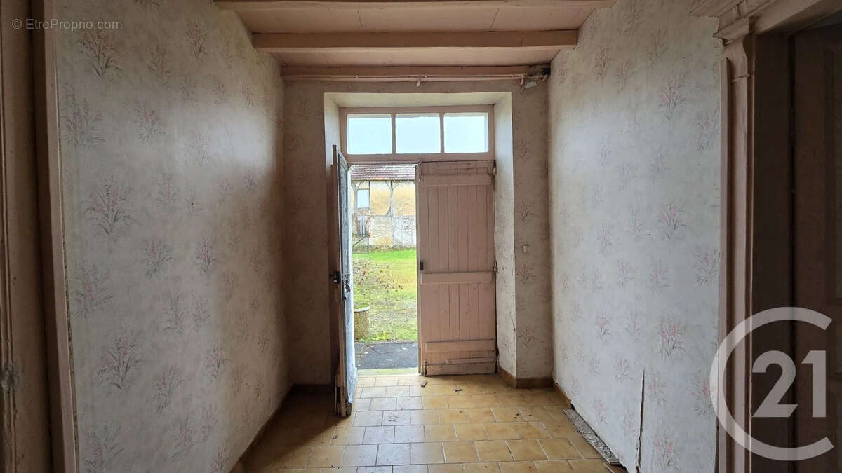 Maison à MOMUY