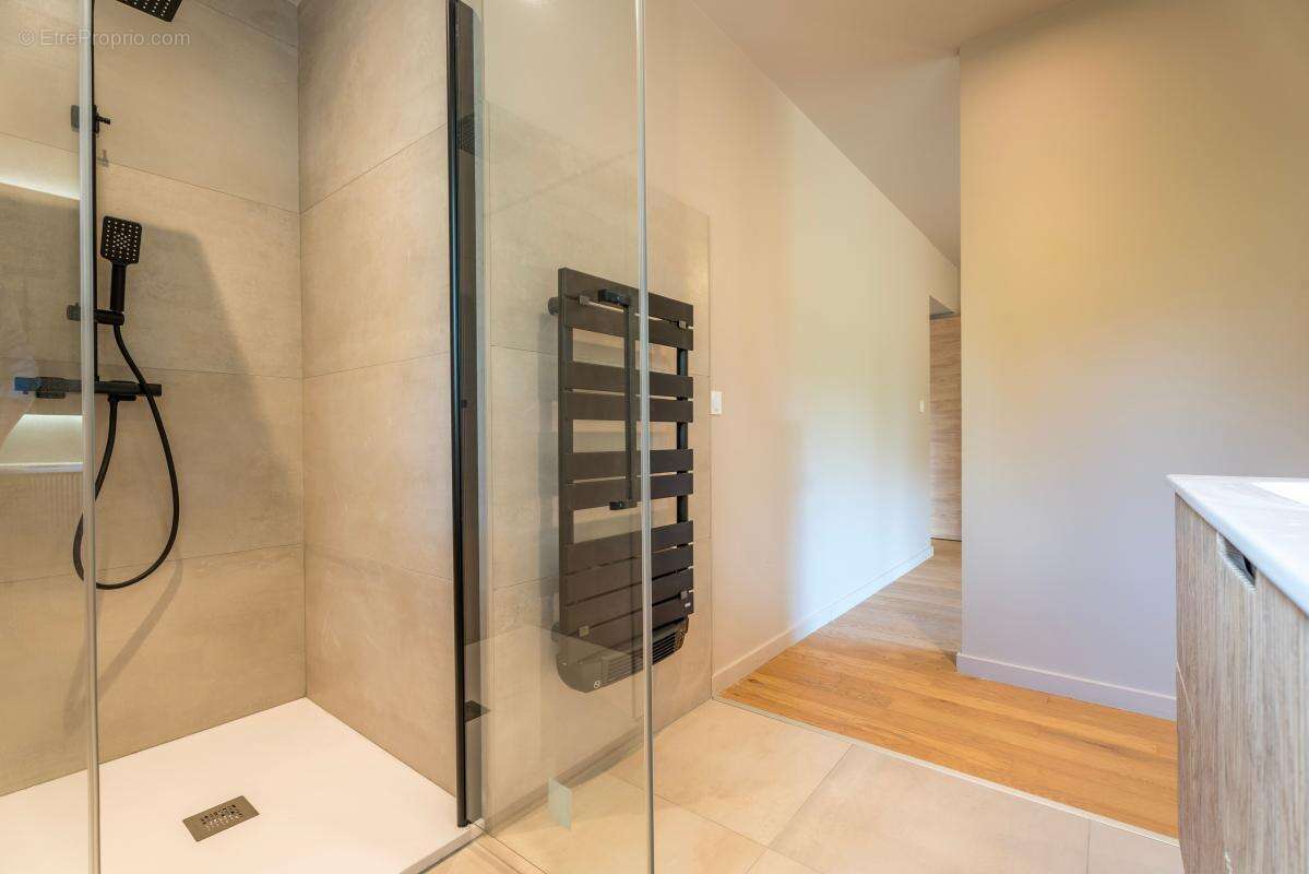 Maison à CHARBONNIERES-LES-BAINS