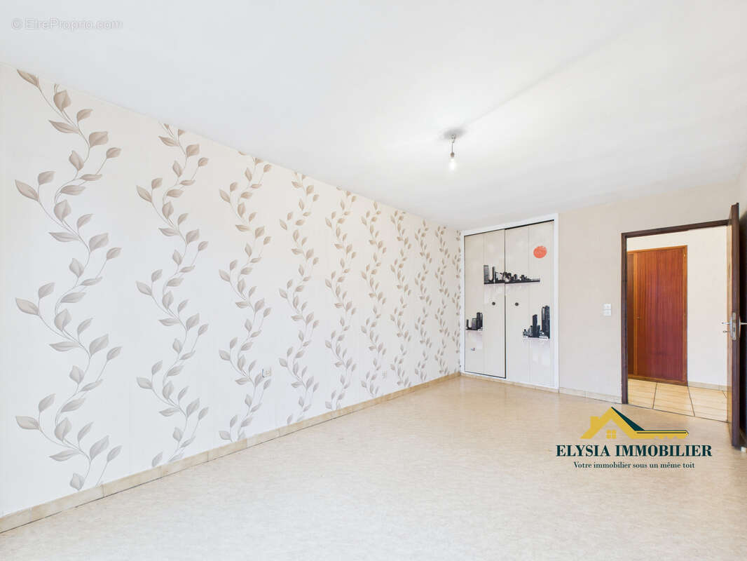 Maison à BAYONVILLE-SUR-MAD