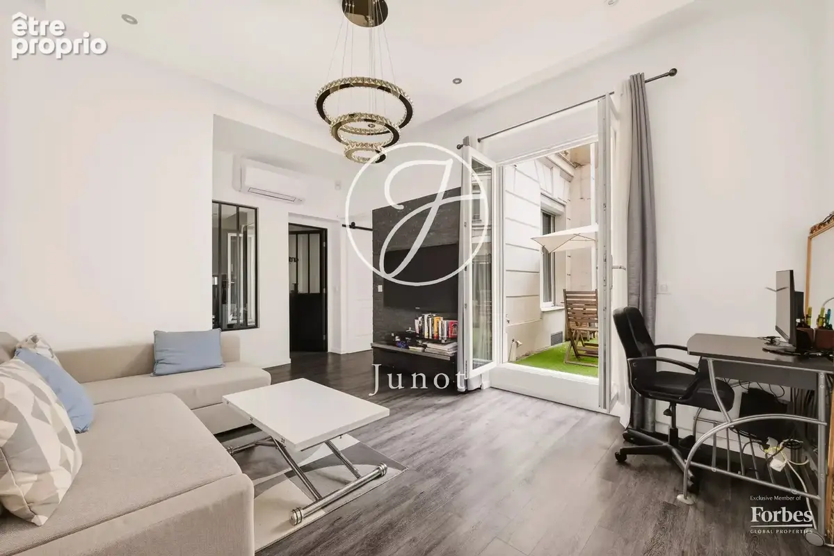 Paris 16e - TROCADÉRO / LUBECK - Appartement à vendre - 2 pièces - 40,41m² Carrez - 1 chambre - Terrasse 14,16m² - Sud Est. - photo 2