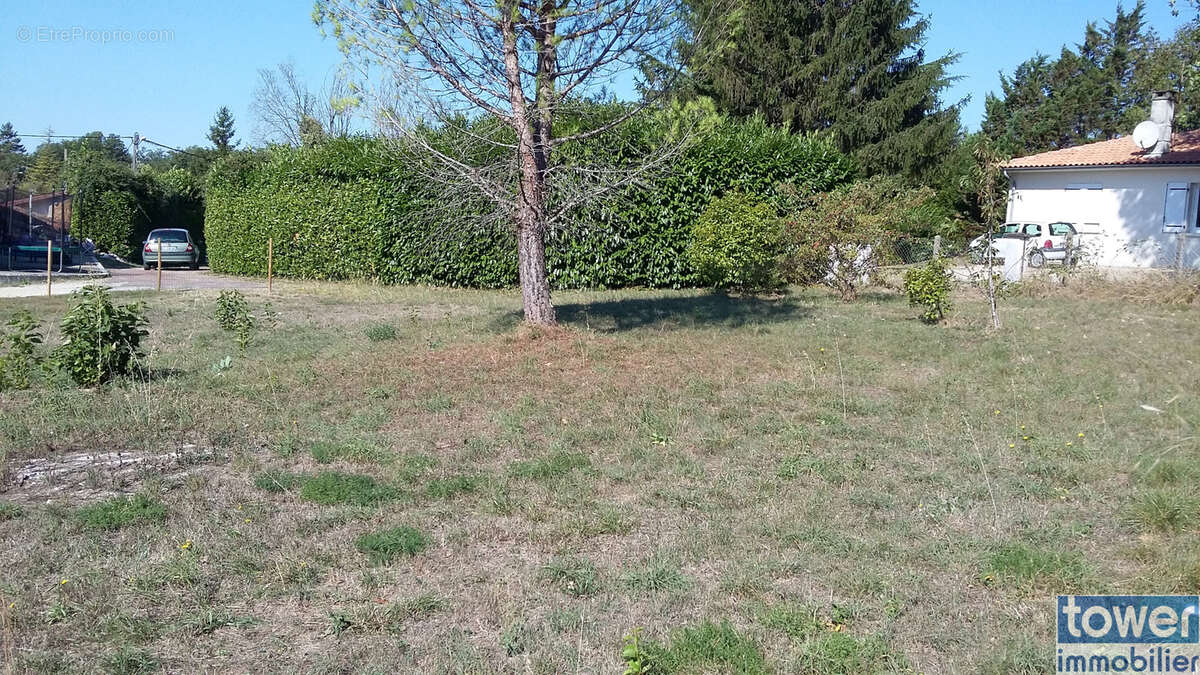 Terrain à GARAT
