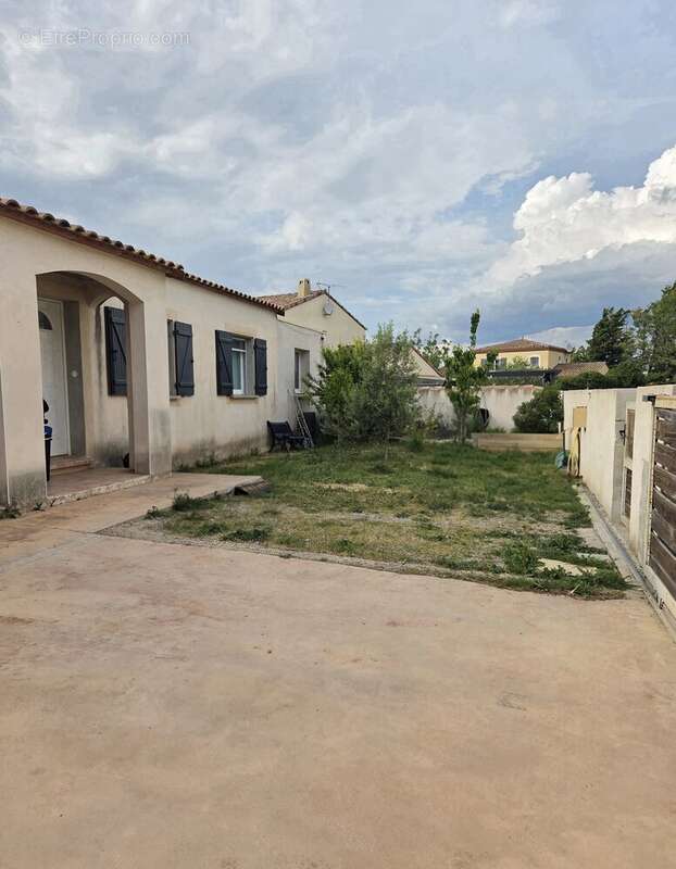 Maison à MOUSSAN