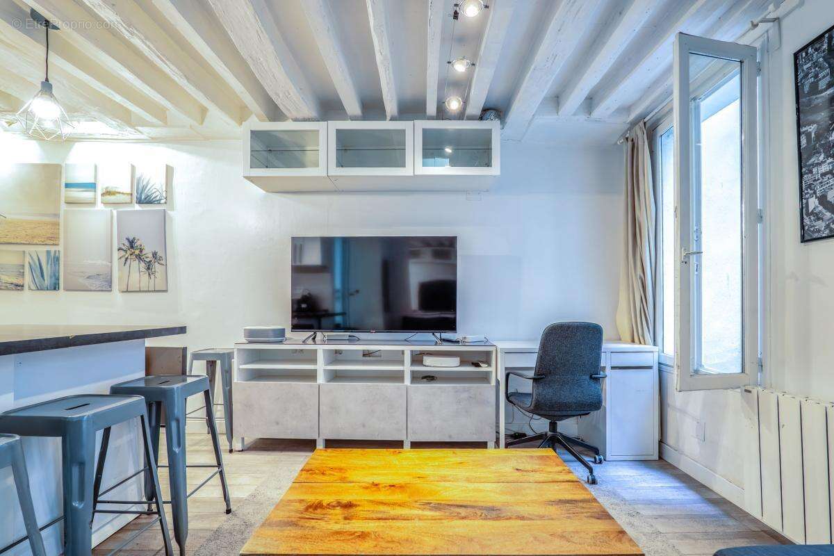 Appartement à PARIS-1E