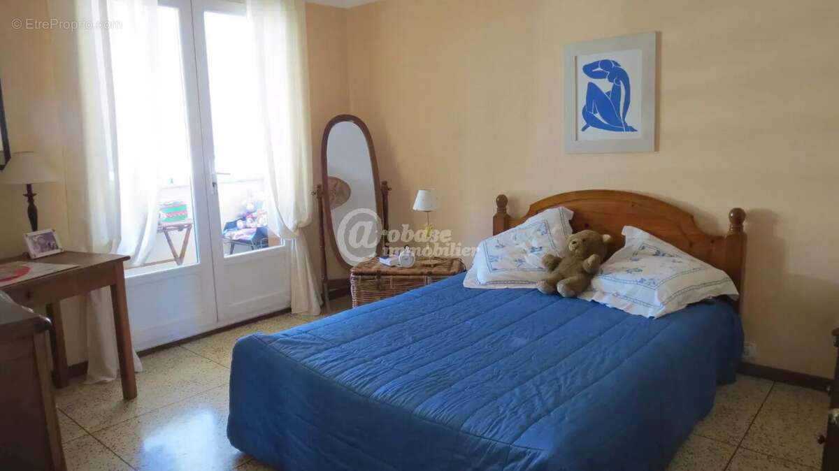 Appartement à MARSEILLE-4E