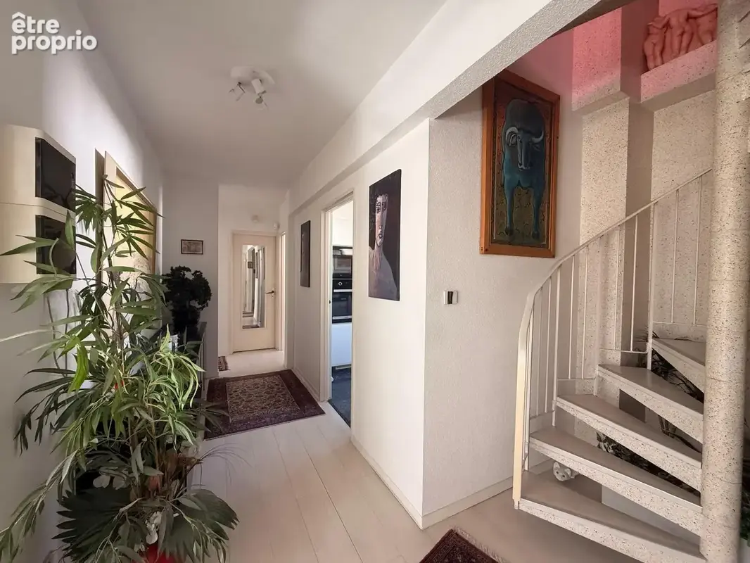À vendre   Duplex rare de 169 m2 avec deux espaces de vie, balcons et trois stationnements   Saint-Louis - photo 9