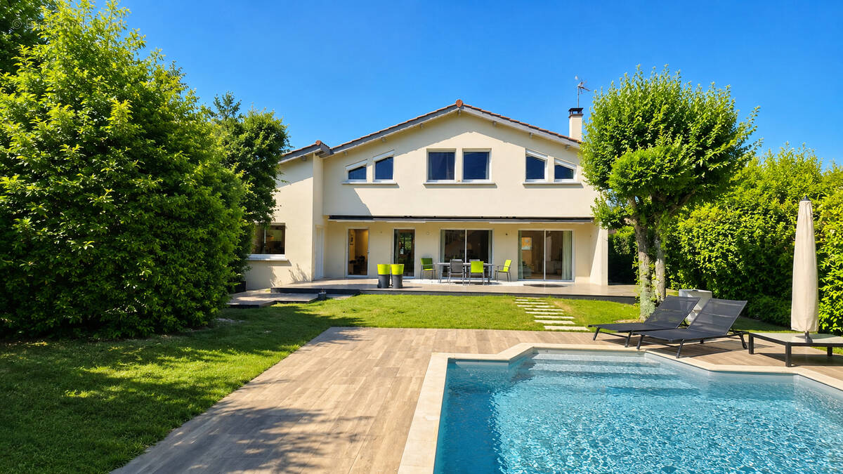 Maison à CHARBONNIERES-LES-BAINS