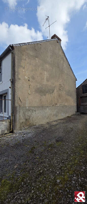 Maison 100 m² à Jarnages  - photo 2