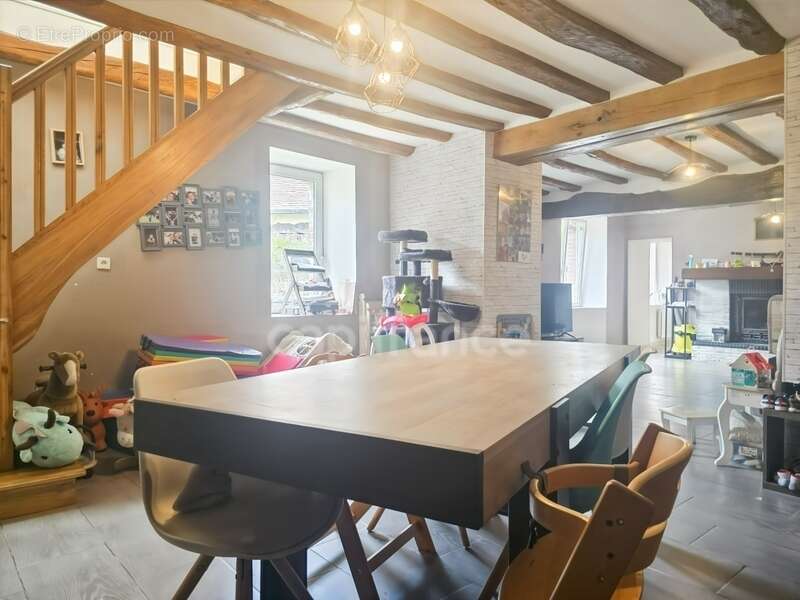 Maison de campagne avec 4 chambres, potentiel d'aménagement et terrain sans vis-à-vis à Tresson - photo 5