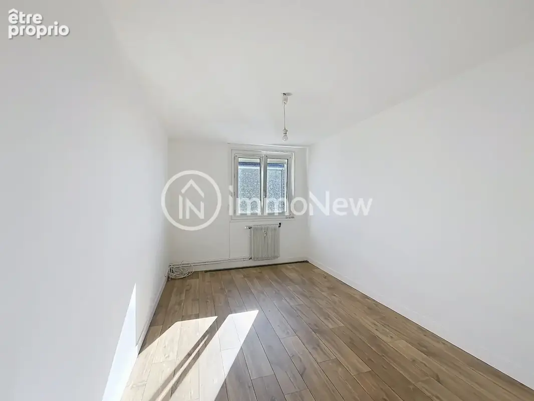 Un appartement au cinquième et dernier étage avec balcon, vue dégagée et avec une cave - photo 4