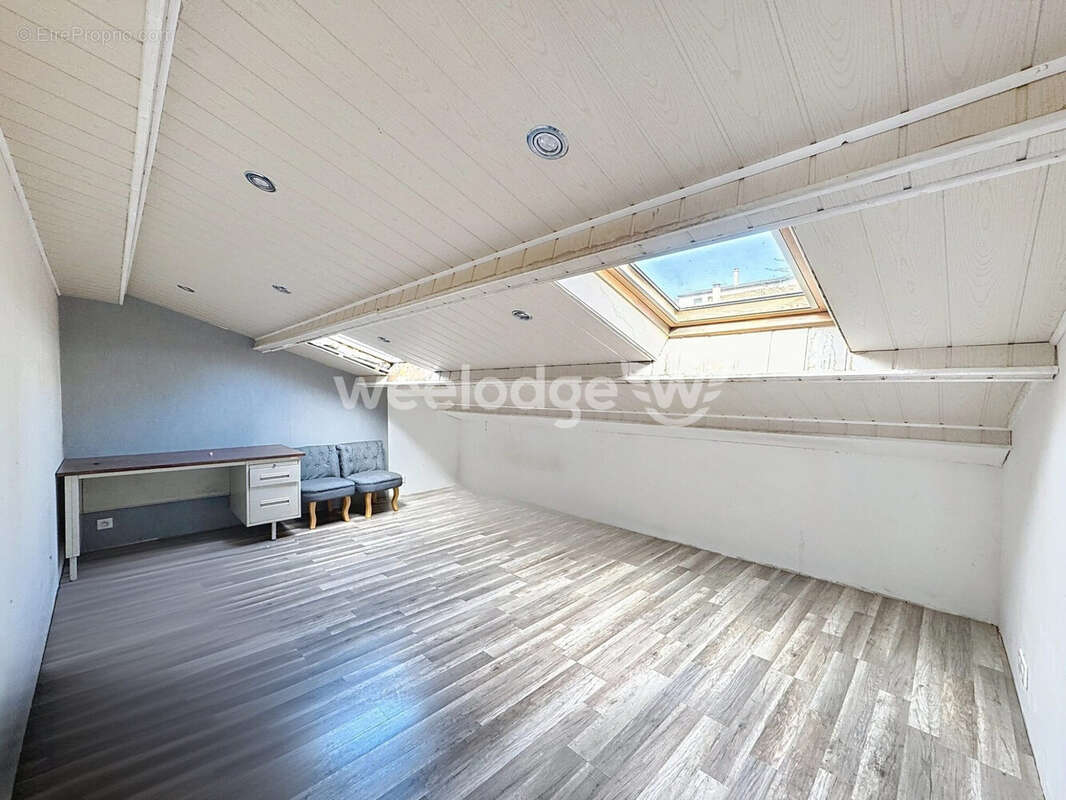 Maison à CHANTELOUP-LES-VIGNES