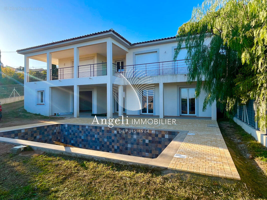 Maison à FREJUS