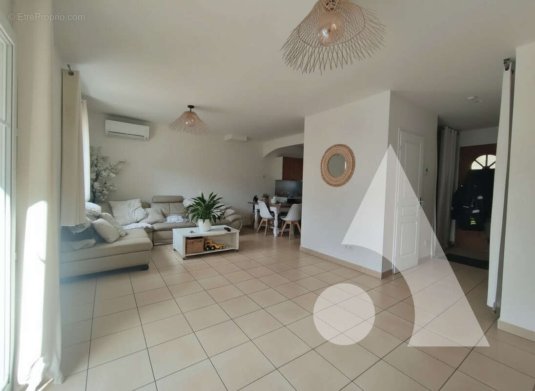 Maison à ENTRECASTEAUX