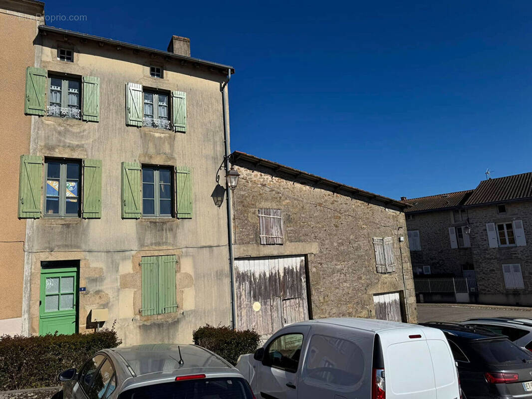 Maison à CHATEAUPONSAC