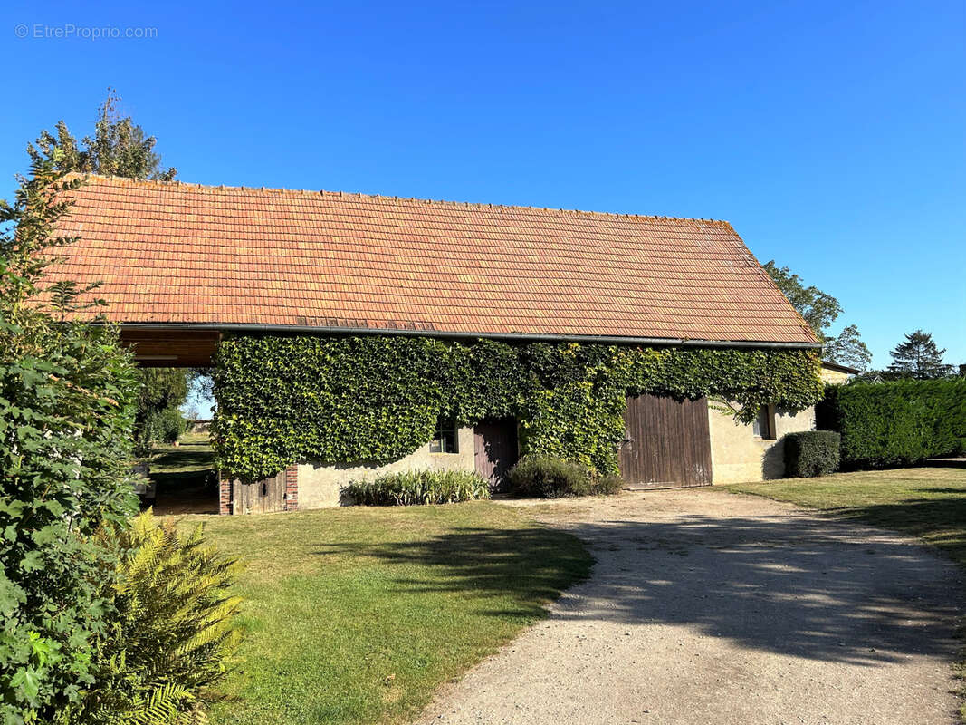 Maison à TREMBLAY-LES-VILLAGES
