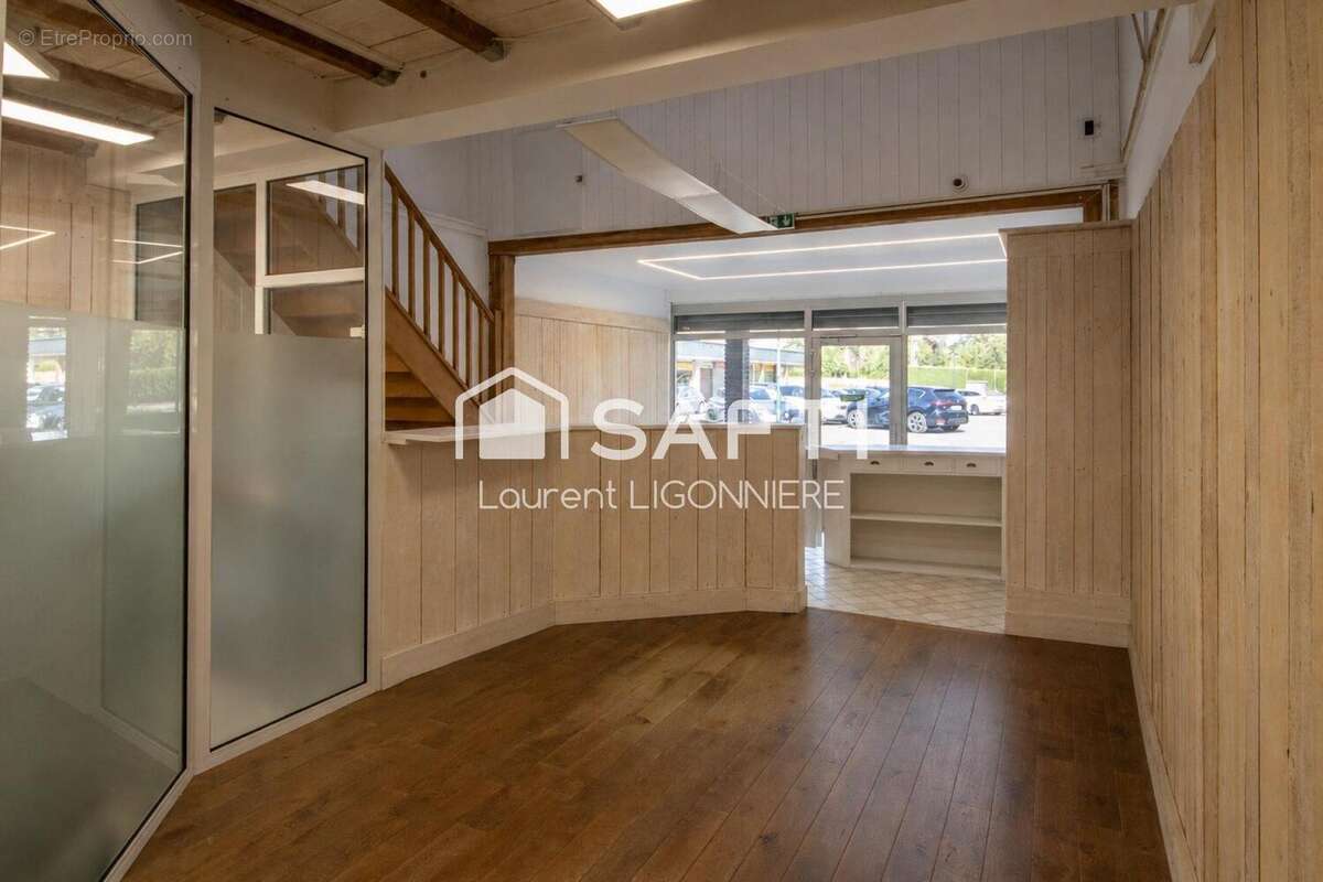 Commerce 58 m² à Santeny  - photo 3