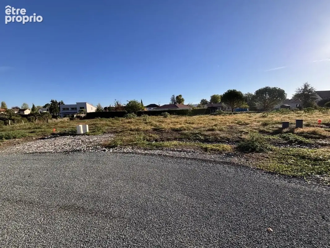 Terrain à bâtir de 631 m² à BELLERIVE-SUR-ALLIER (03) - photo 2