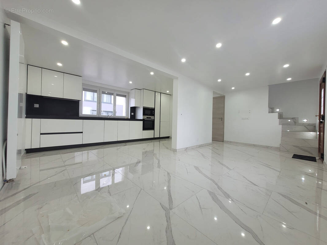 Maison à VILLAGE-NEUF