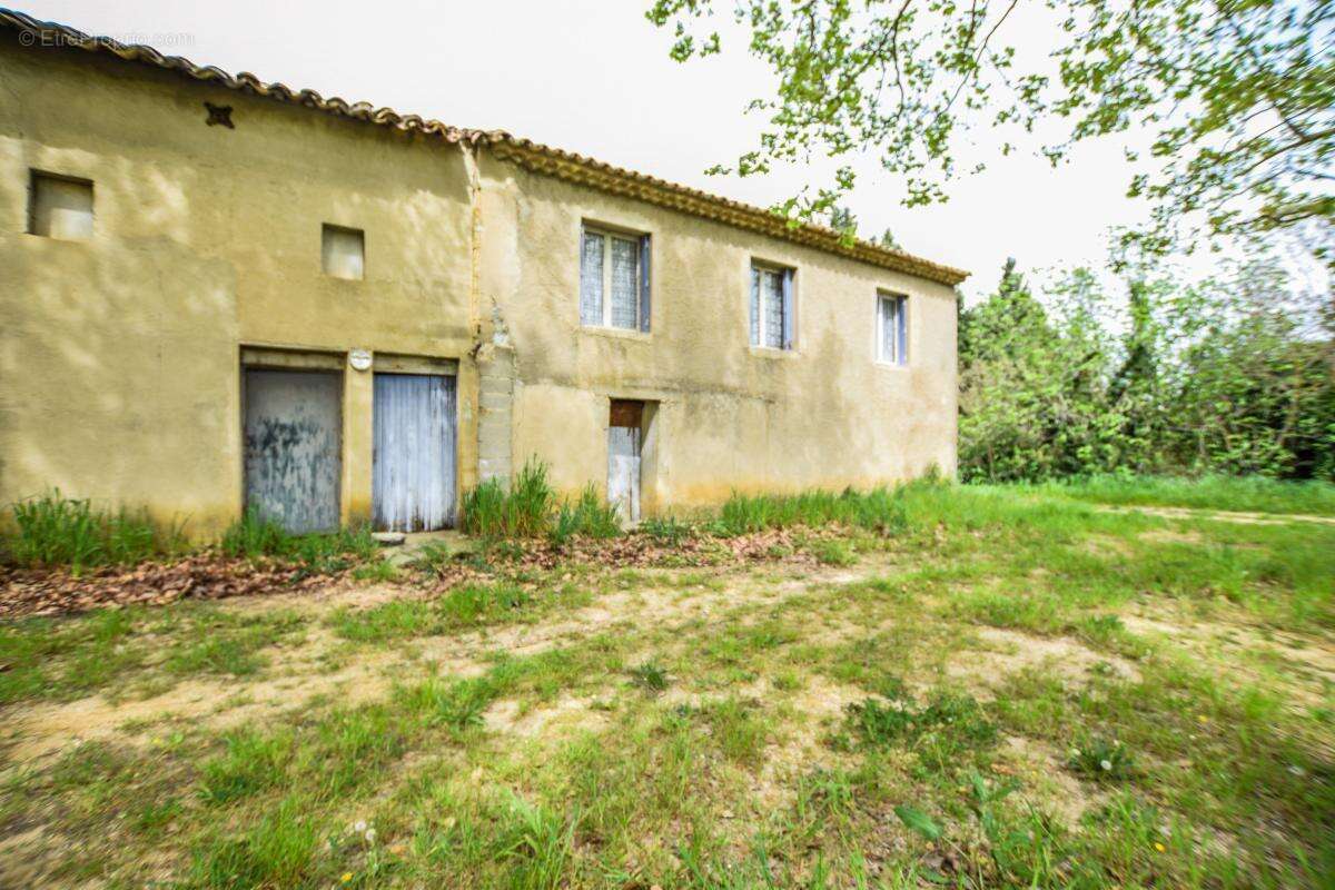 Maison à SAINT-LAURENT-DES-ARBRES